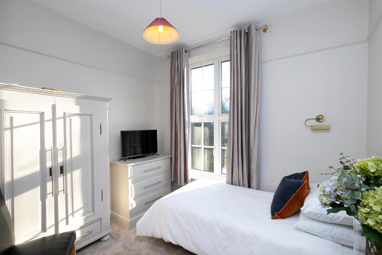 Pages Hotel And Guesthouse هارلو المظهر الخارجي الصورة