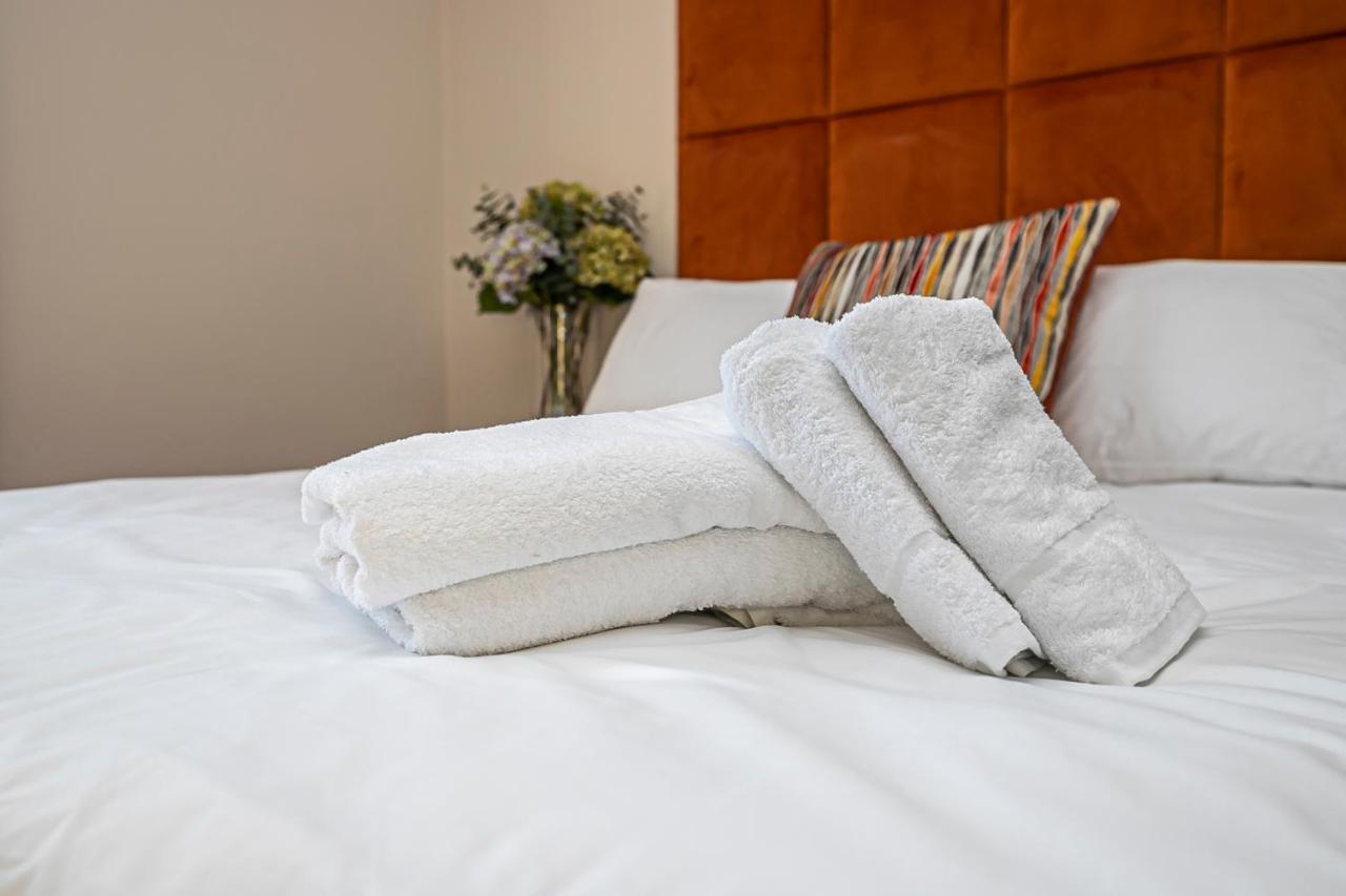 Pages Hotel And Guesthouse هارلو المظهر الخارجي الصورة